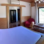 Villa Site Exceptionnel Propriete Dans Parc Arbore De 8 Hectares *