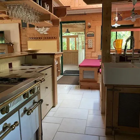 Site Exceptionnel Propriete Dans Parc Arbore De 8 Hectares *